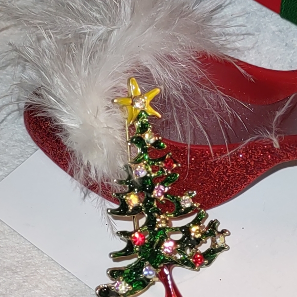 Almost Charlie Brown Christmas Tree Brooch - Picture 11 of 12